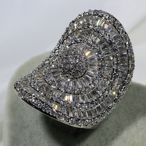 White Sapphire Sparkling Ring - Picture 2 of 7